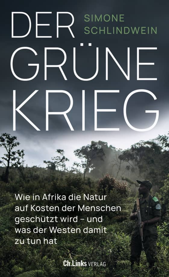 düsteres Foto eines Waldes vor dunklem Himmel mit weißer Schrift, Titel und Untertitel